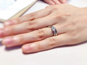 TRECENTI（トレセンテ）の婚約指輪の着用画像【ANI-R インコントロ】