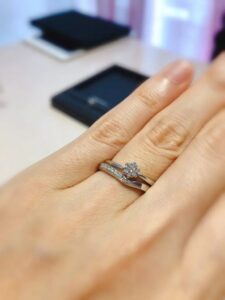 TRECENTI（トレセンテ）の婚約指輪の着用画像【VENUS-NA ウェヌス】