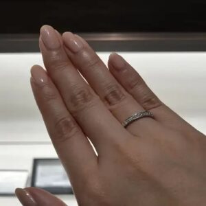 NIWAKA （俄）の婚約指輪の着用画像【FAITHフェイス】