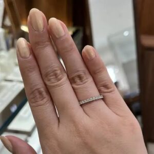 4℃ BRIDAL（ヨンドシーブライダル）の婚約指輪の着用画像【フルエタニティ】