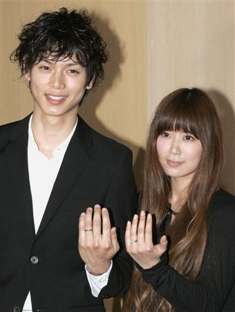 芸能人夫婦である水嶋ヒロさんと絢香さんの結婚指輪は俄（にわか）
