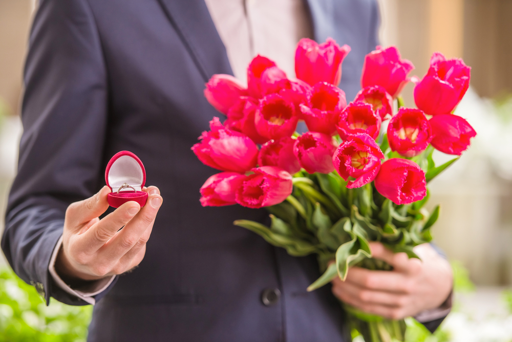 花束を贈るプロポーズを成功させるために知っておきたいこと
