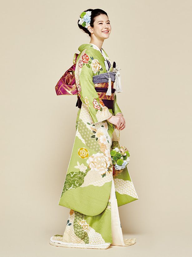 結婚式がぐっと艶やかに！日本の伝統的な婚礼衣装「引き振袖」の参考画像９選
