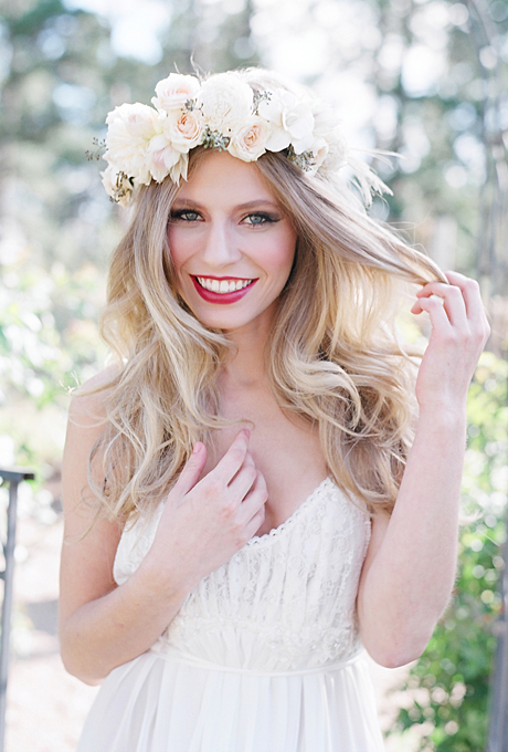 flower-crowns-floral-crowns-wedding-hairstyle-ideas-romantic-white-and-blush-flower-crown