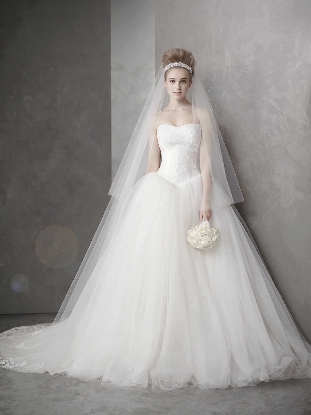 white-by-vera-wang-wedding-dresses-spring-2012-bridal-gown-fairytale-ballgown.full