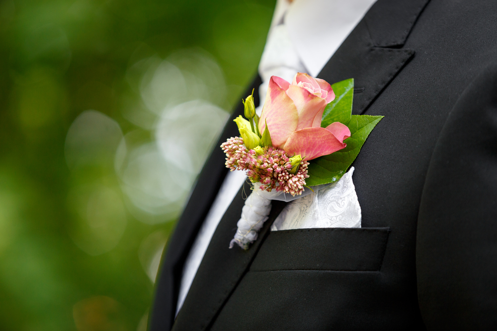 結婚式にピッタリなのは？ ポケットチーフの折り方とシャツやネクタイとの合わせ方