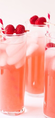 signature-wedding-drinks-with-fruity