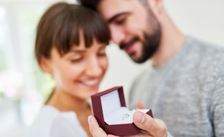 百貨店それとも専門店？婚約指輪・結婚指輪はどこで買う？