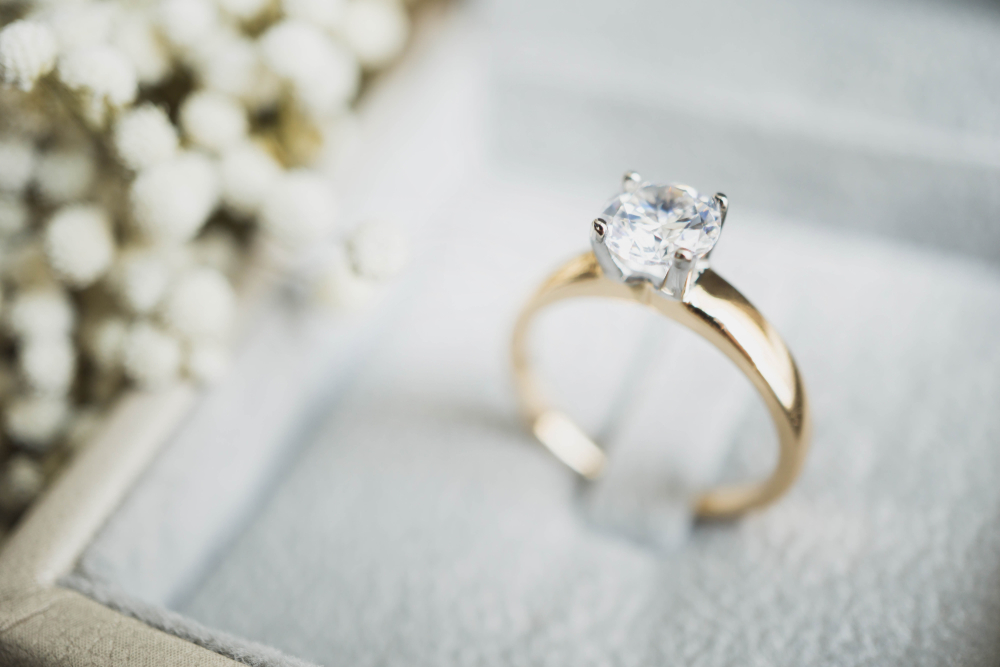 婚約指輪は0.3カラットが人気！その理由とおすすめリング集