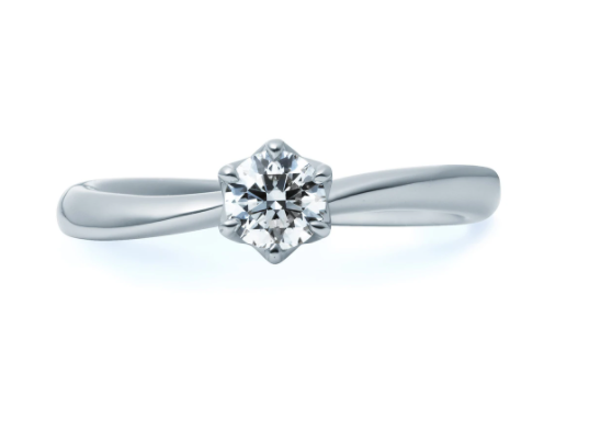 4℃ BRIDALの婚約指輪「ありのままの美しさ（Aqua Lily）」