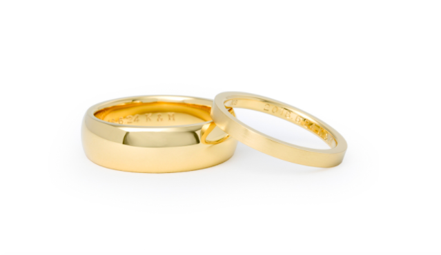 Hamriの、幅が異なるイエローゴールド素材の結婚指輪