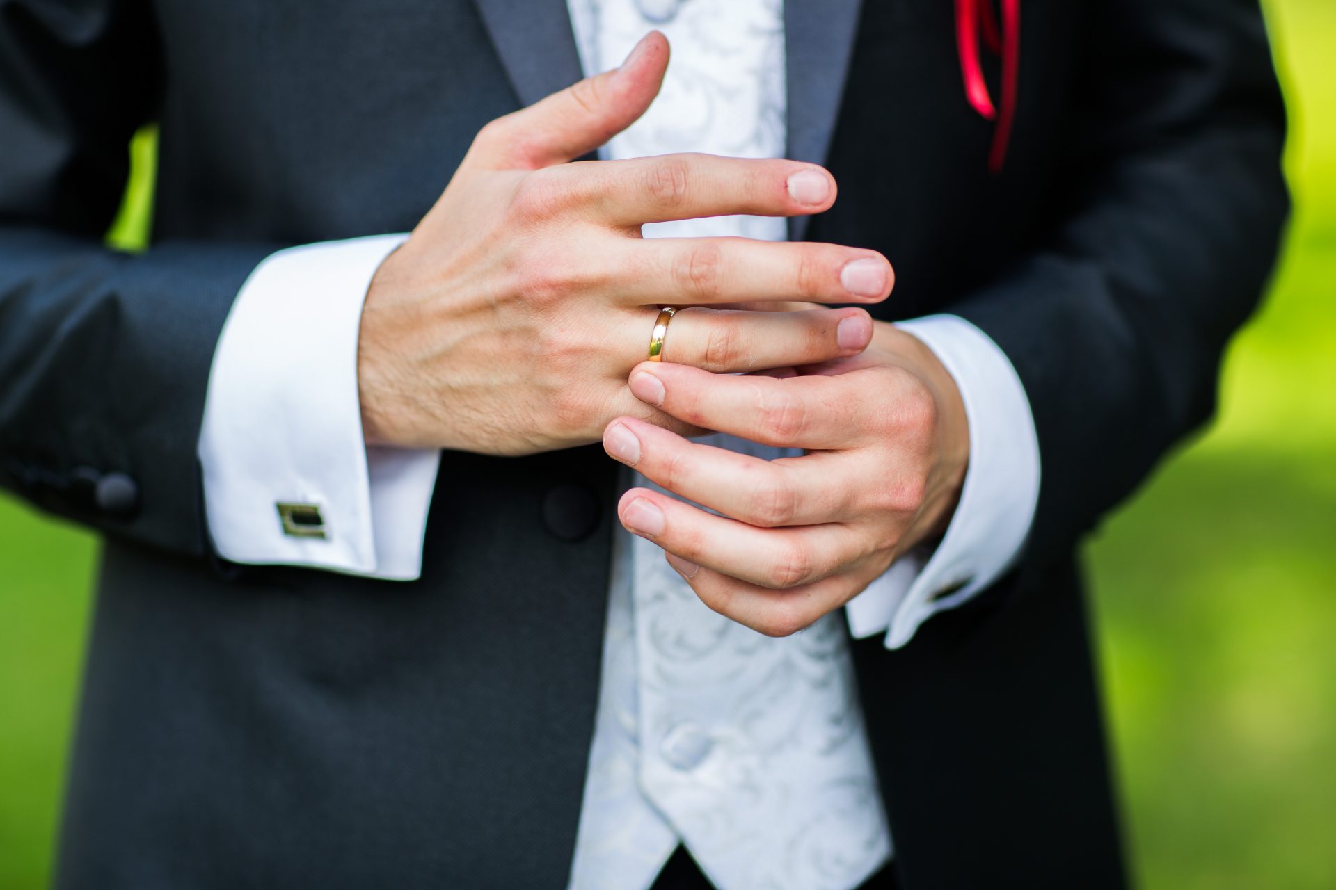 かっこいい結婚指輪をタイプ別に紹介！男性におすすめの18選