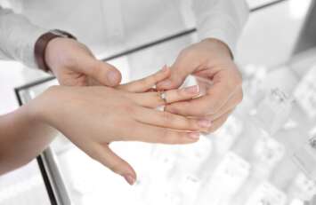 結婚指輪どこで相談する？選び方のコツと人気ブランドを解説
